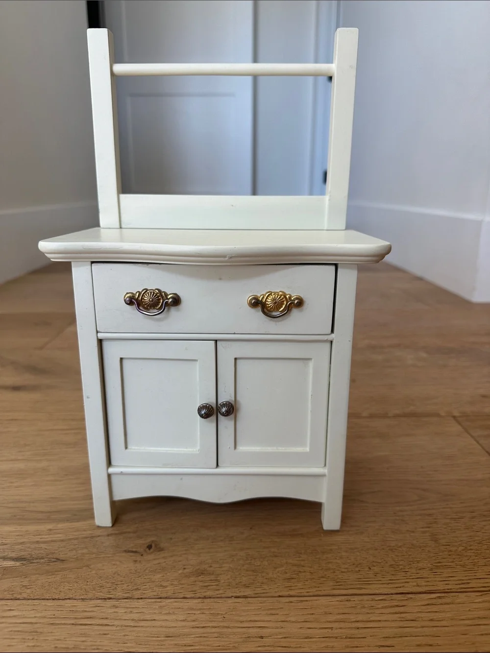 American Girl pleasant company Samantha retired White Vanity with Gold Hardware
